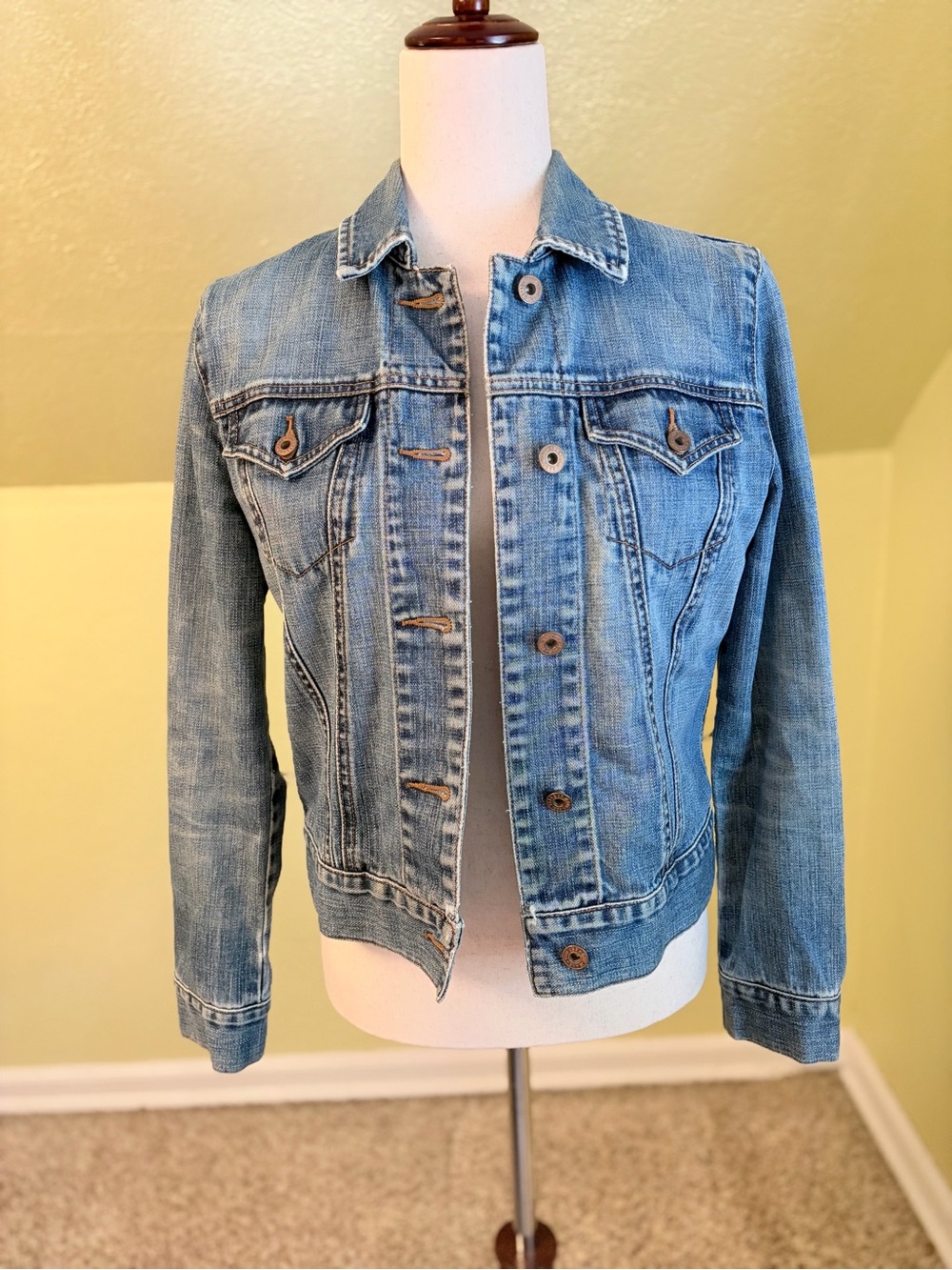 Vintage GAP Classic Denim Jean Jacket Trucker Distressed Medium Wash